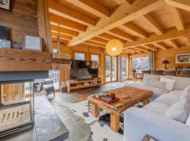 Alpine Luxury Chalet Pool & Jacuzzi, готель у місті Кордон