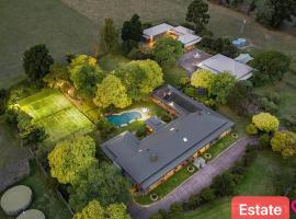 Australian Oasis Estate for a Dream Family Getaway, hôtel à Research