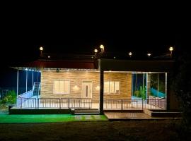 The Tuskk Exotica, hotel em Pālghar