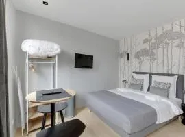 Refined air-conditioned studio in Neuilly