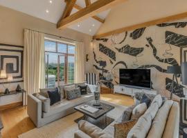 Hilltop View with Hot Tub, hotel en Brecon