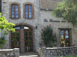 La Lucarne aux Chouettes – hotel w mieście Villeneuve-sur-Yonne