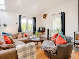 4 Bed in Cwmhiraeth 93546