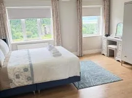 Luxury Vacation Home on the Ring of Kerry-Wild Atlantic Way with Mountain & Sea Views - 10 minute drive to Beach & Dooks Golf Course-5 minute walk to Glenbeigh village