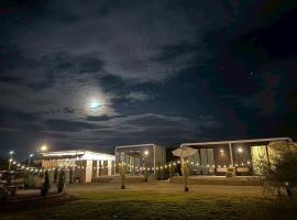 팍총에 위치한 호텔 LeLaNa Farmstay Camping