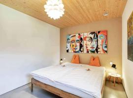 LIEBLINGSECK nachhaltige 5-Sterne Ferienwohnung - Direkt am Chiemsee, hotel in Gstadt am Chiemsee