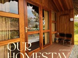 Tom's Du Gia Homestay, hotel en Yên Minh