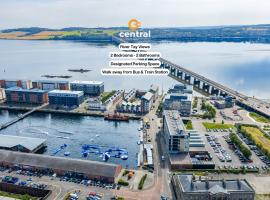 River Tay Views by CENTRAL SERVICED APARTMENTS - City Quay - 2 Bedrooms - En-Suite Bathroom - Dedicated Parking Space - Fully Equipped - Walk Away From Dundee Bus & Train Station - Close to City Centre with River Views and Balcony, hotel in Dundee