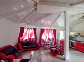 Cerroazulfarmlodge, hotel in Cerro Azul