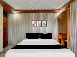 SPOT ON Hotel Doon Lotus | Iconic Rooftop Cafe | Party Hall, хотел в Clement Town