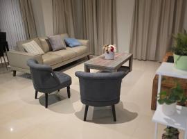 Four-bedroom house, hotel a Gungahlin