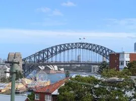 Bridge View at Lucky Feather - Close to Station