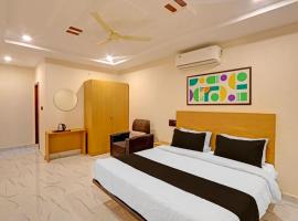 Super Townhouse SP Living Tree, hotel em Karīmnagar