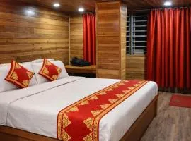 Mall Road Hotel B - Annecy - Free Wifi & Restaurant Facilities - Premium Rooms - Best Location Hotel In Darjeeling