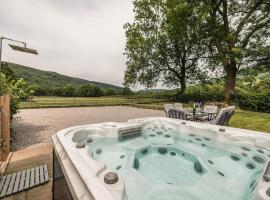 뱀포드에 위치한 호텔 Riverside dairy in the Peak District national park