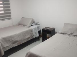 Hostal GYT, hotel en Caldera