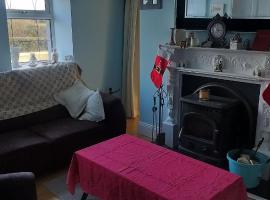 Charming Mullingar Bungalow Retreat, hotel di Crookedwood