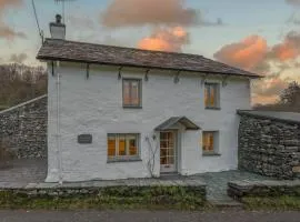 Scarr Head Cottage, detached stone cottage near Coniston, Lake District