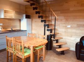 Charmant gîte entre terre et mer, hotel a Plougonven