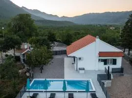 Beautiful Villa Ika with pool in Makarska