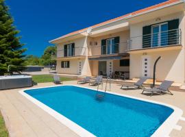 Beautiful Villa Anatea with pool in Makarska, hotel in Cista Provo