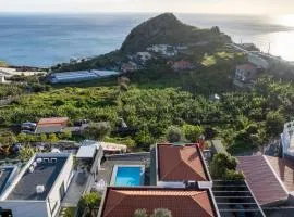 Oceanfront Villa with Private Pool Breathtaking Sunsets in Madeira