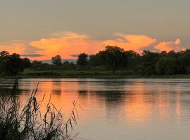 Edsam Lodge, hotel in Divundu