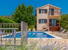 Villa Ivka-Omis by Villas Guide, hotel u gradu Katuni