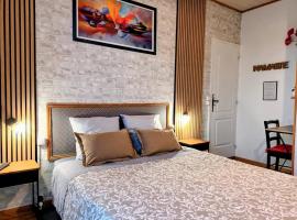 Le Clos des Passiflores - Chambres et Table d'Hôtes، فندق في بونس