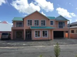 Beautiful 5 Bedroom Home for Families or Groups