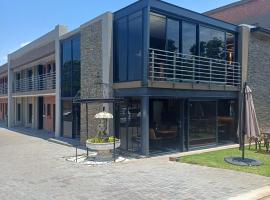 Big Mo Bev and Grill, hotel in Middelburg