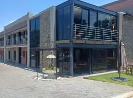 Big Mo Bev and Grill