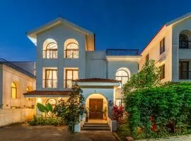 ELIVAAS Casa Del Mundo With Pvt Pool, Bar, Lift & Scenic Hill Vistas