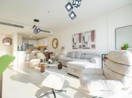 Radiant 3BR Oasis - Luxe Family Getaway