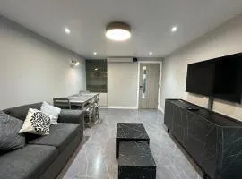 Modern, comfortable flat close to transport hubs