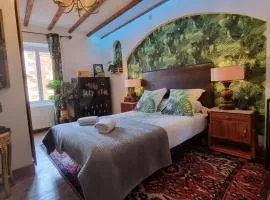 Clos Germanois A89 sortie 32, Bienvenue chez nous, table et Petit-déjeuner