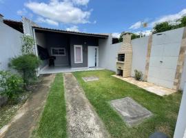 Ancuri retreat with backyard and barbecue area, hotel in Itaitinga