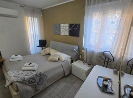 VARESE PRIME - Air Conditioning, 2 Baths, 2 Parking, City Centre, 200 mt Villa Esengrini Montalbano, NO Keybox, hotel in Varese