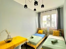 Centre Airport Boutique Designer Bath, 3-4 days best offer, Kitchen, Balkony, Aircon