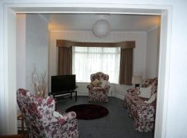 Beautiful 'Rose-Dene' with ample parking, hotel di Sheerness