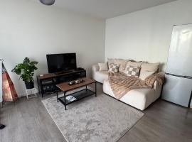 Modern and cozy Stay I Terrace and Parking I 10 min by car Orly airport I Quick access to Paris, hotel i Thiais