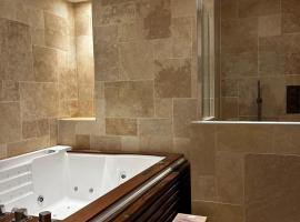 Bella Notte Spa, hotel in Dijon