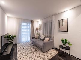 The R Apartment Mittelfelsen - Quiet, Free Parking, zelfstandige accommodatie in Neuhausen am Rheinfall