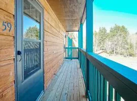 1Br: Studio Loft Ridgewood 59 Wood Fireplace, Washer and Dryer Full Kitchen