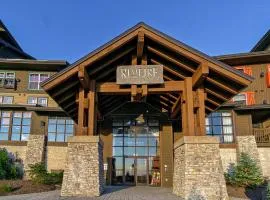 Rimfire 406: Slope Side, Large open studio full kitchen and high ceilings Western facing view