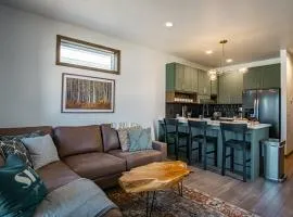 3 Bedroom: Coal Box Beautiful Unique Home Close to Slopes