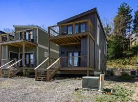 3 Bedroom: Coal Box Beautiful Unique Home Close to Slopes