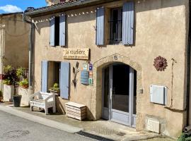 La Roseli&egrave;re, hostel in M&eacute;rindol