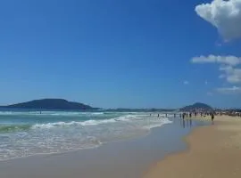 Apartamento na Praia dos Ingleses 2 quartos 2 camas de casal