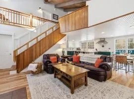 Peaceful, Curated Lakes Region Hideaway